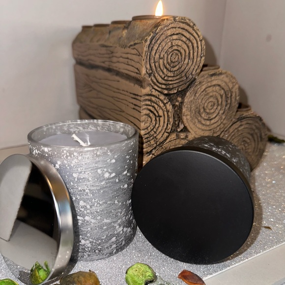 SCENT UNLEASHED, HAND POURED SCENTED CANDLES, CEDARWOOD JUNIPER & TOBACCO. - Picture 4 of 5